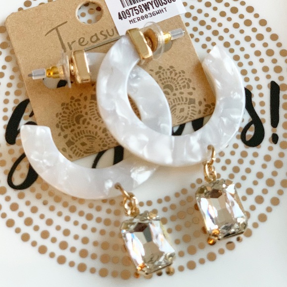 White Round Acrylic Crystal Dangling Earrings - Picture 3 of 3